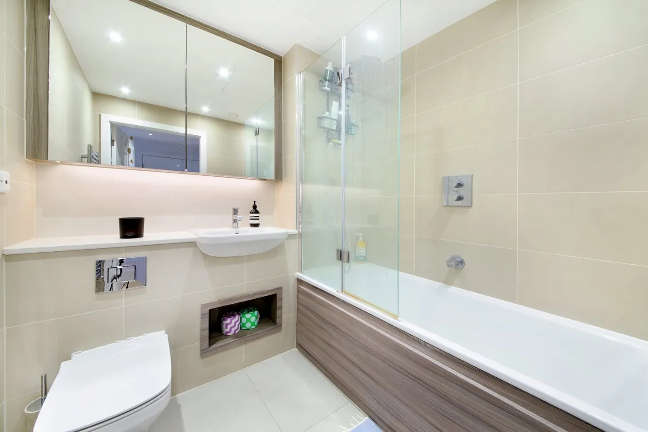 Lombard Road, London, SW11, photo 15