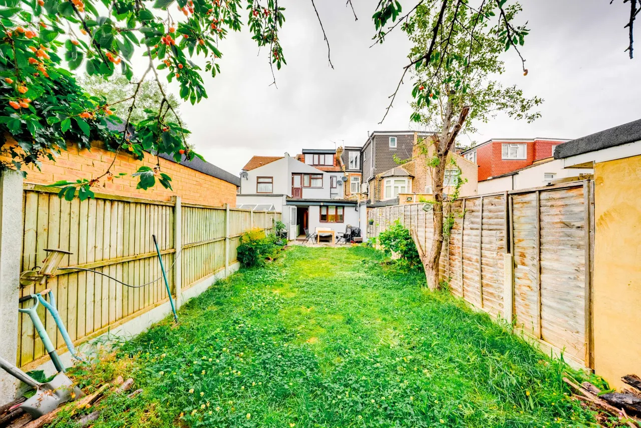 Lincoln Road, London, E7, photo 23