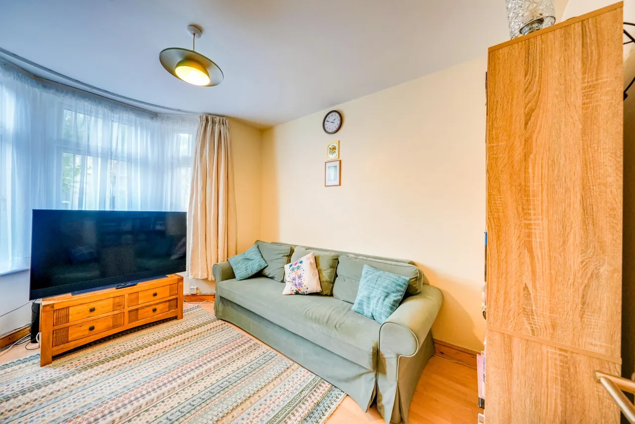 Lincoln Road, London, E7, photo 6