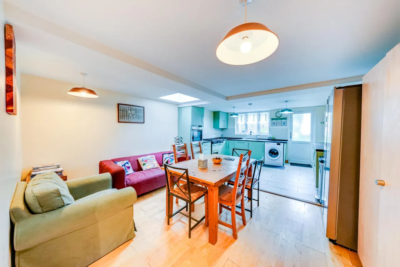 4 bed house for sale, Lincoln Road, London, E7