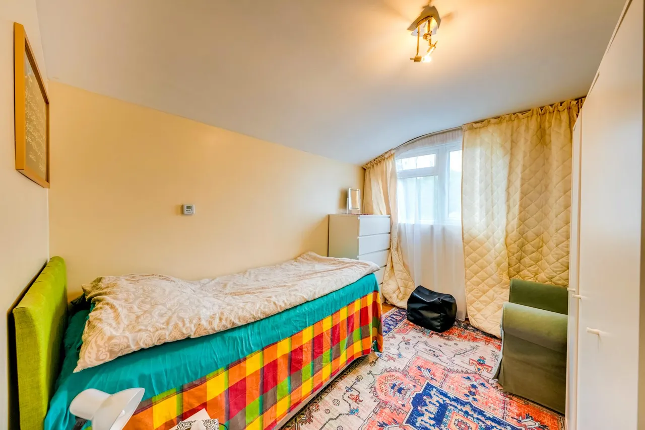 Lincoln Road, London, E7, photo 12