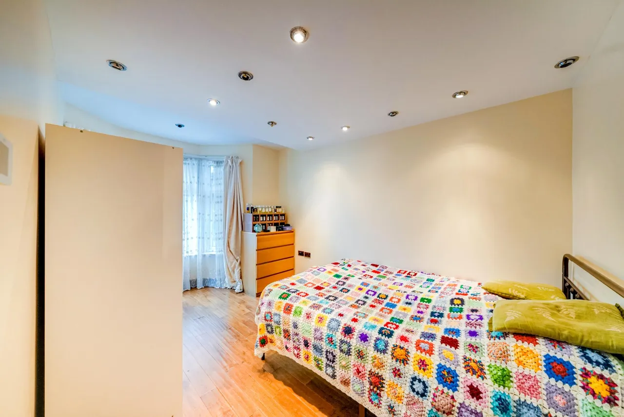 Lincoln Road, London, E7, photo 13