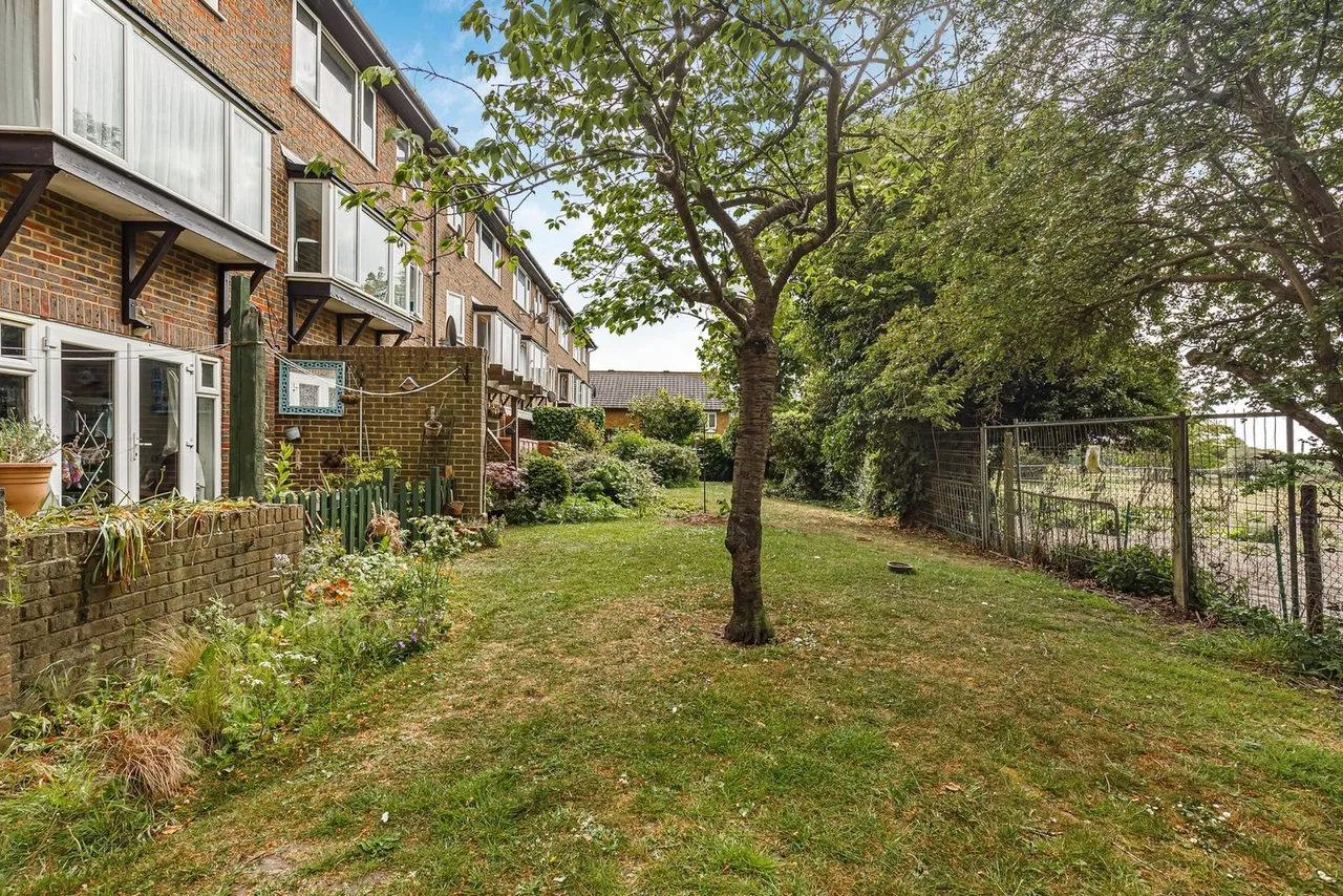 Huntsmans Close, Brookside, photo 11