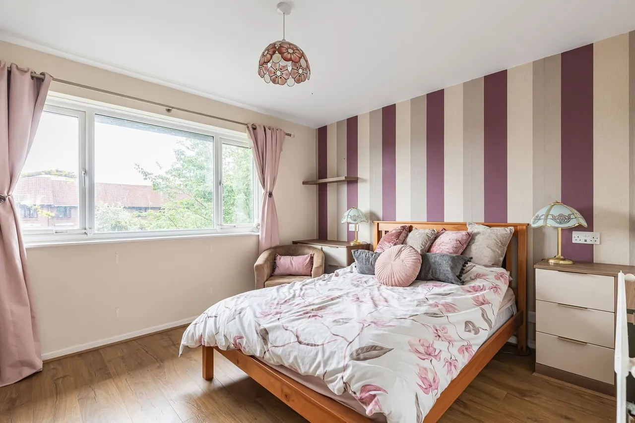 Huntsmans Close, Brookside, photo 6