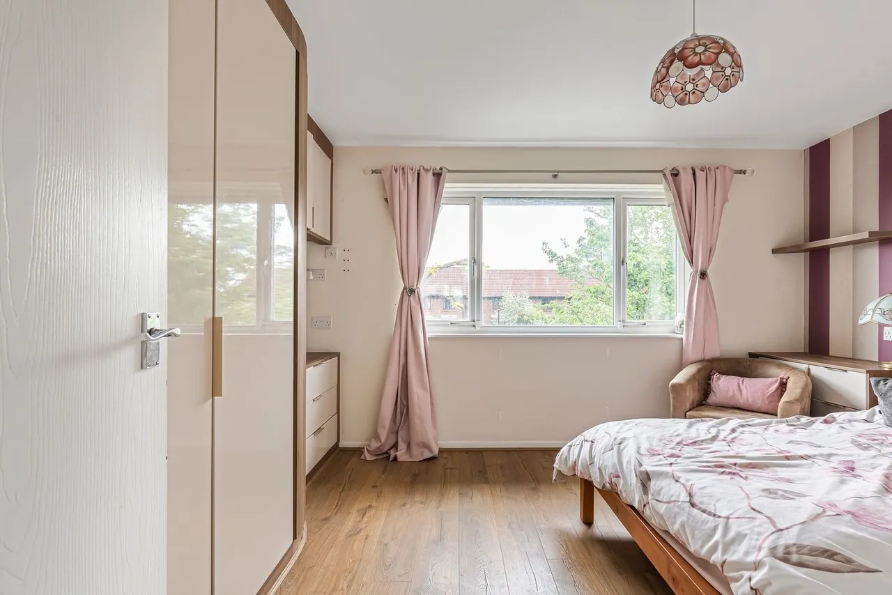 Huntsmans Close, Brookside, photo 8