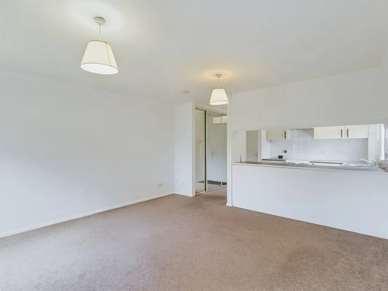 Northgate, RH10, photo 5