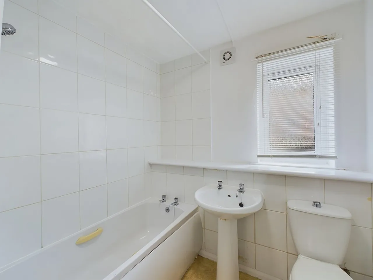 Northgate, RH10, photo 8