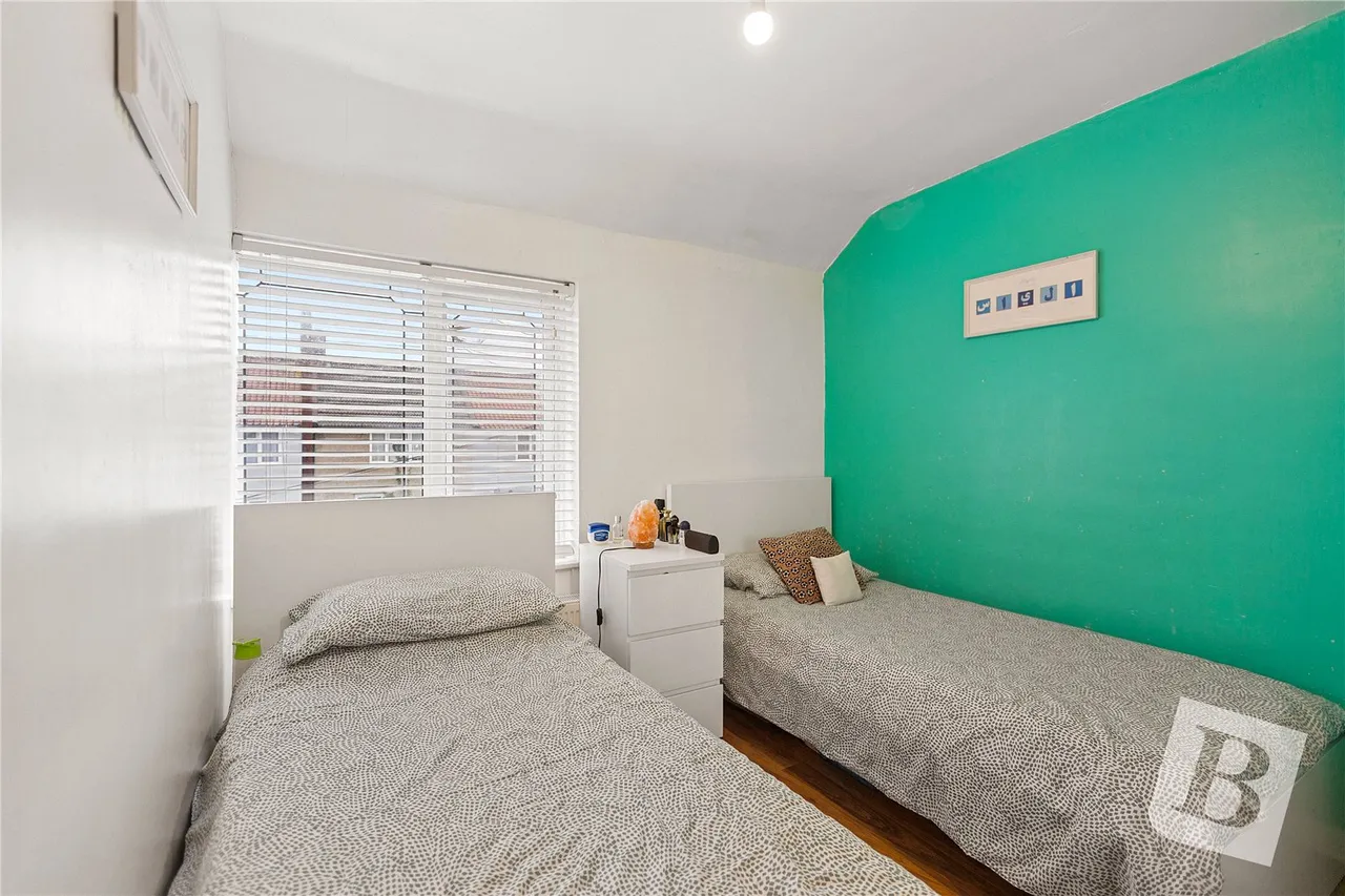 Westfield Road, Dagenham, RM9, photo 3