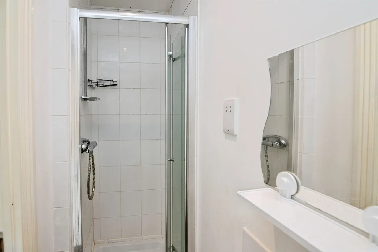 Farm End Close, West Bromwich, B71, photo 11