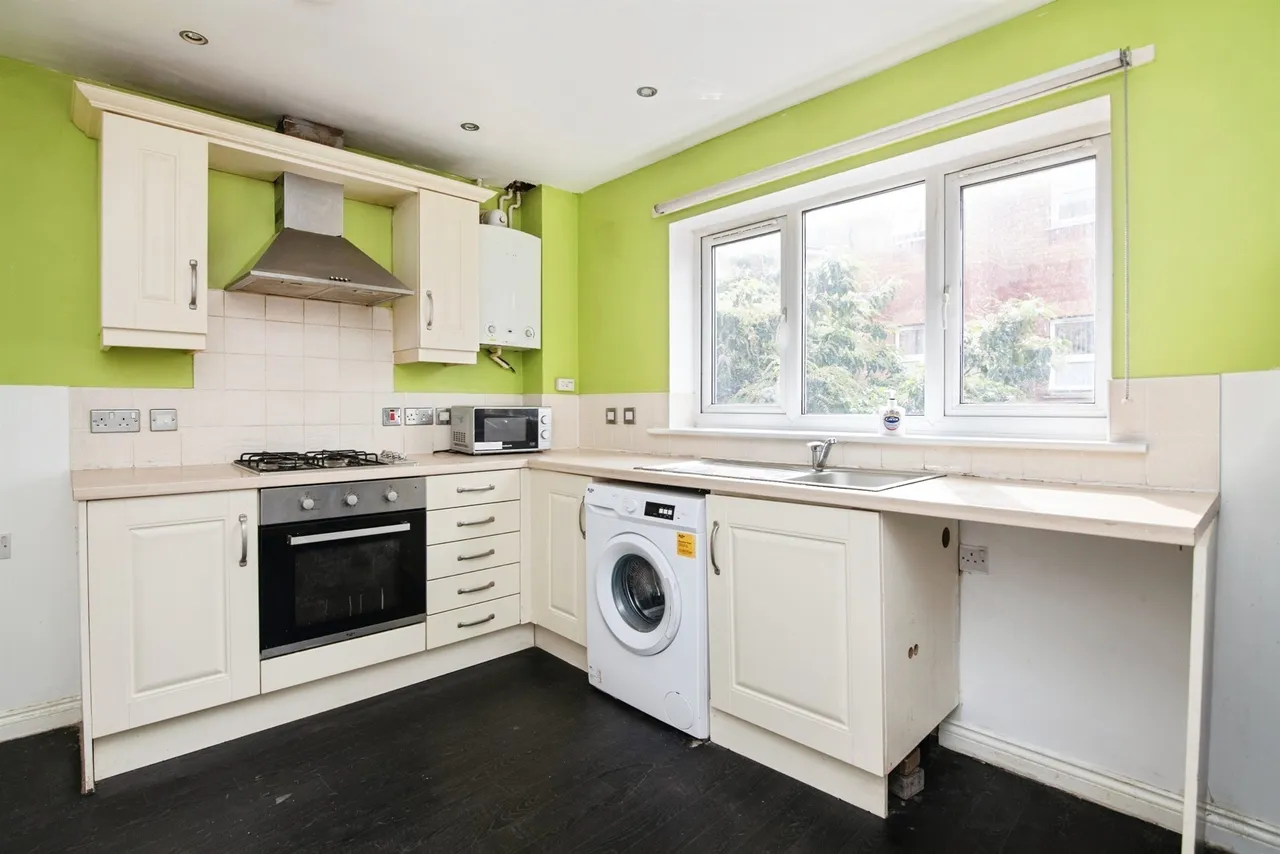 Farm End Close, West Bromwich, B71, photo 2