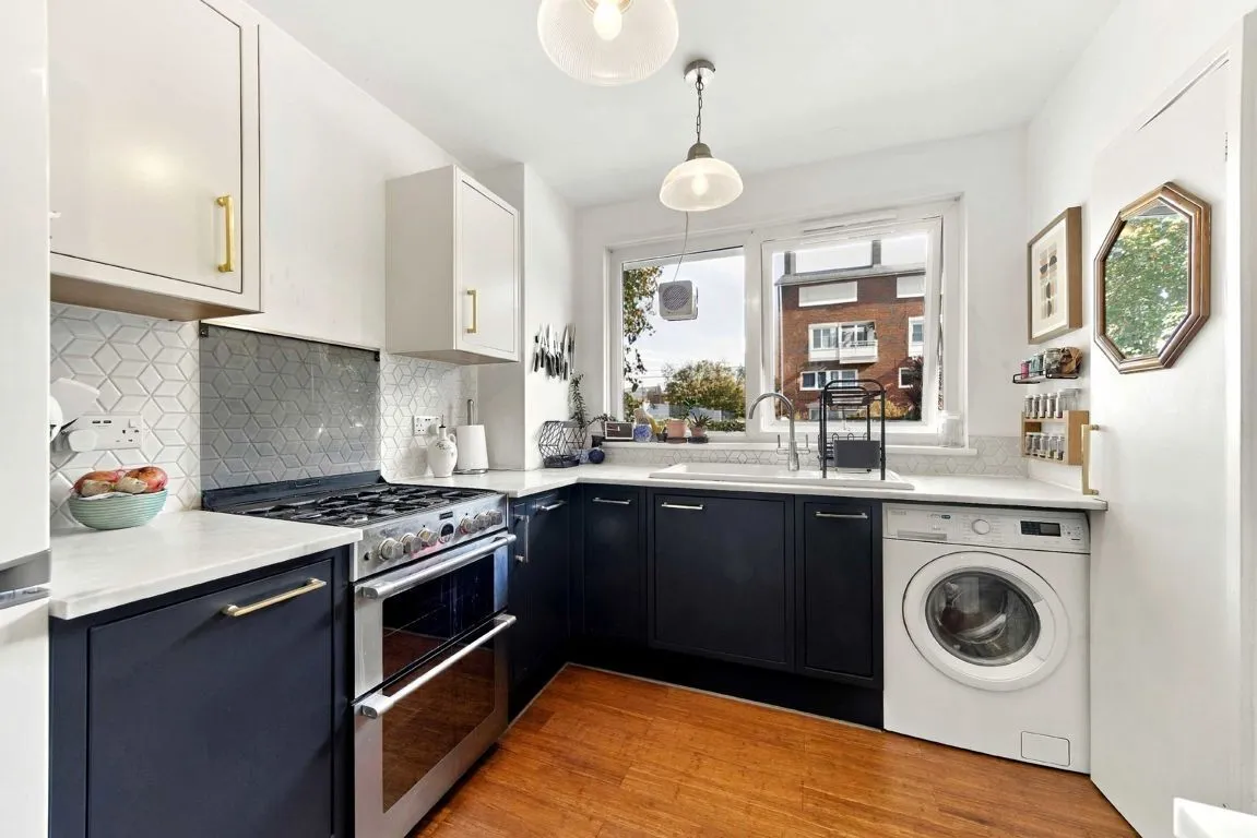 Ewen Crescent, SW2, photo 4