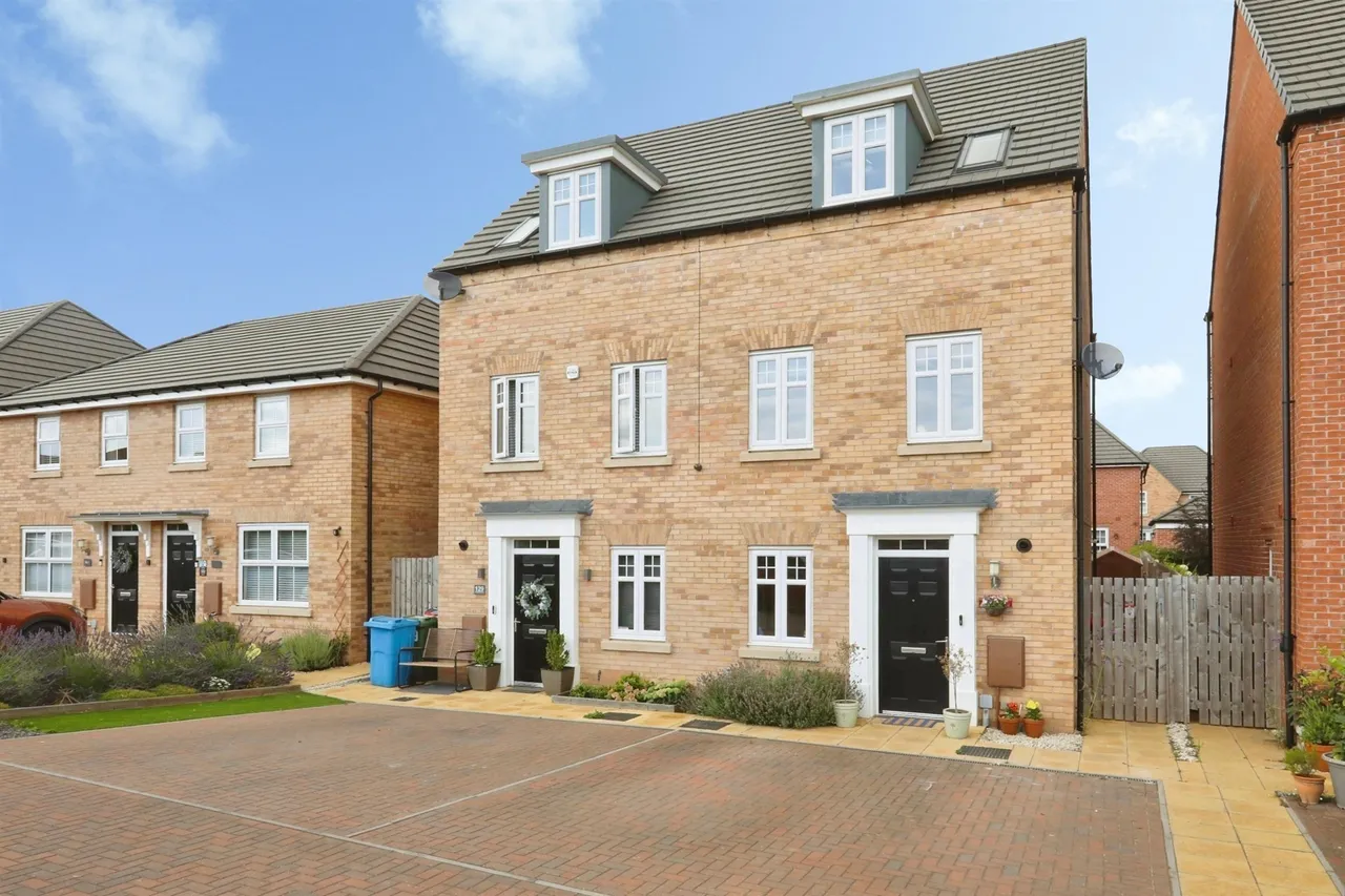 4 bed house for sale — Harlequin Drive, WORKSOP
