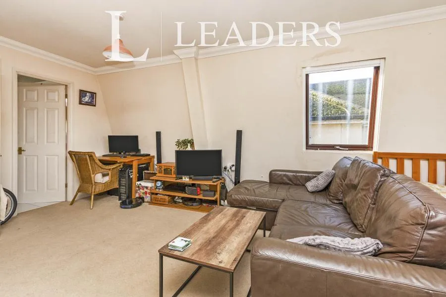 Walton Road, Woking, GU21, photo 5