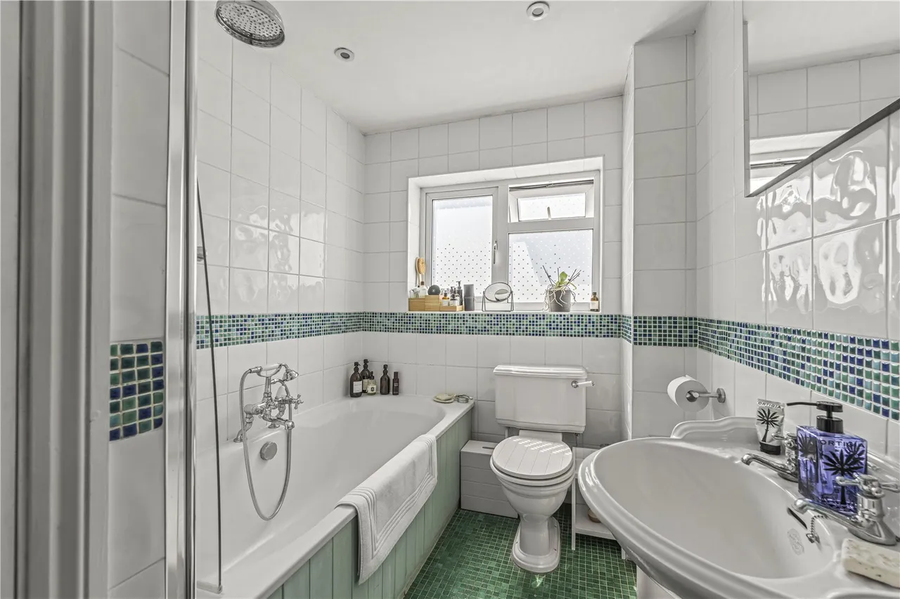 Avenue Road, Hampton, TW12 2BE, photo 10