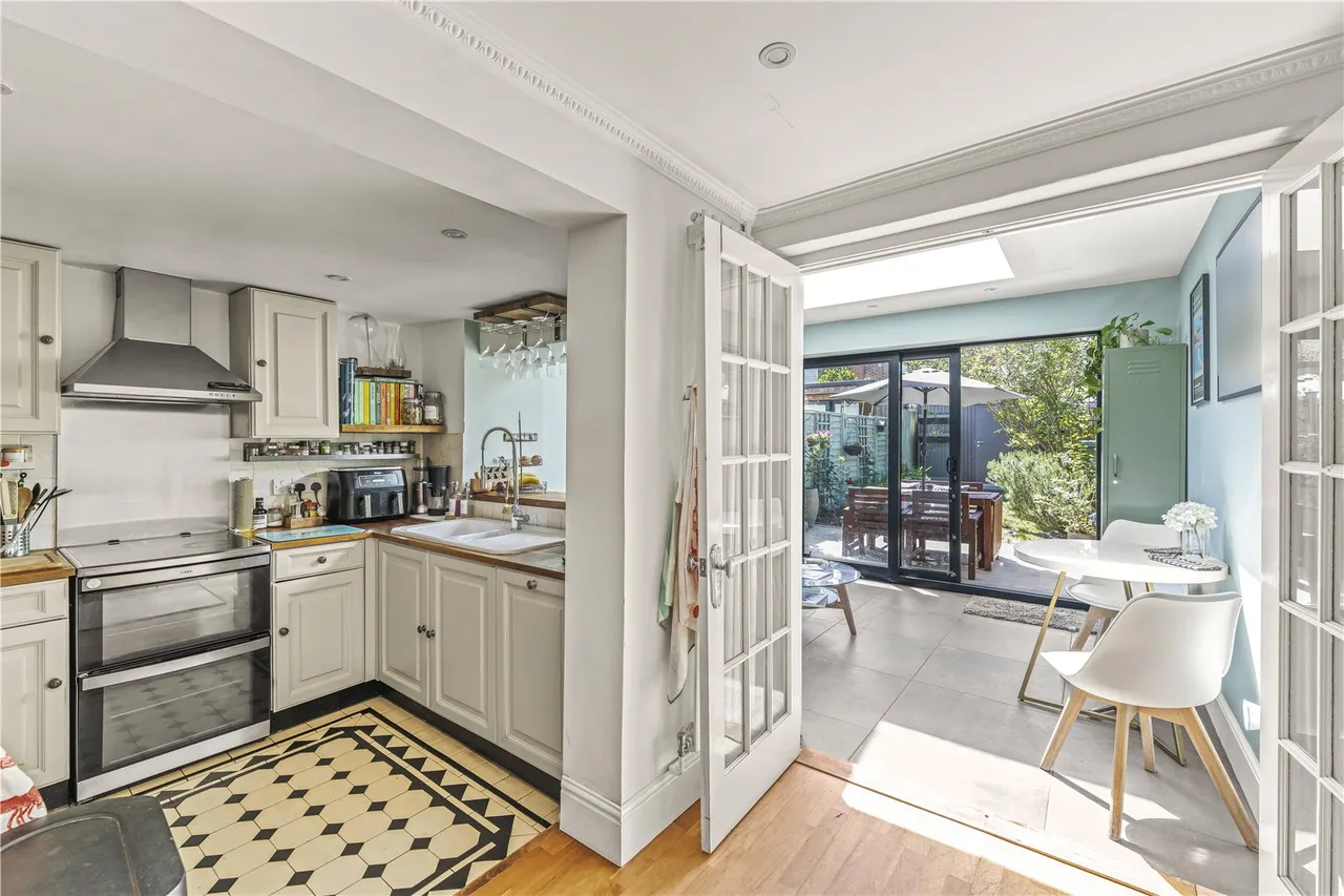 Avenue Road, Hampton, TW12 2BE, photo 6