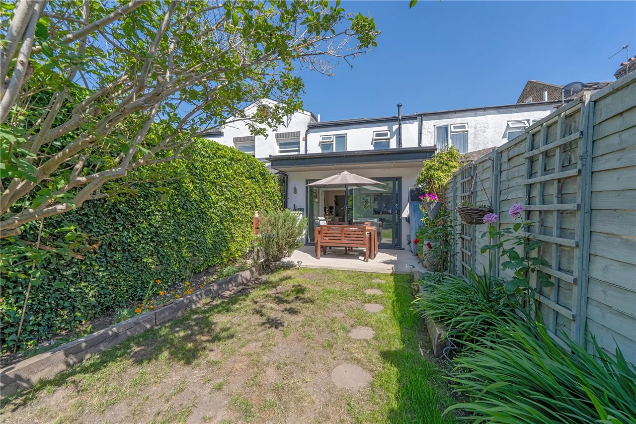 Avenue Road, Hampton, TW12 2BE, photo 15