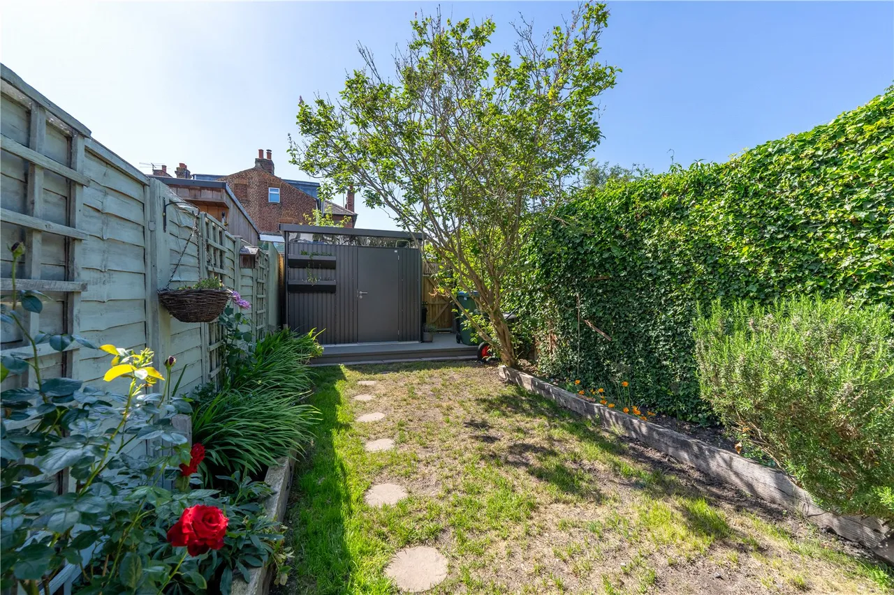 Avenue Road, Hampton, TW12 2BE, photo 14
