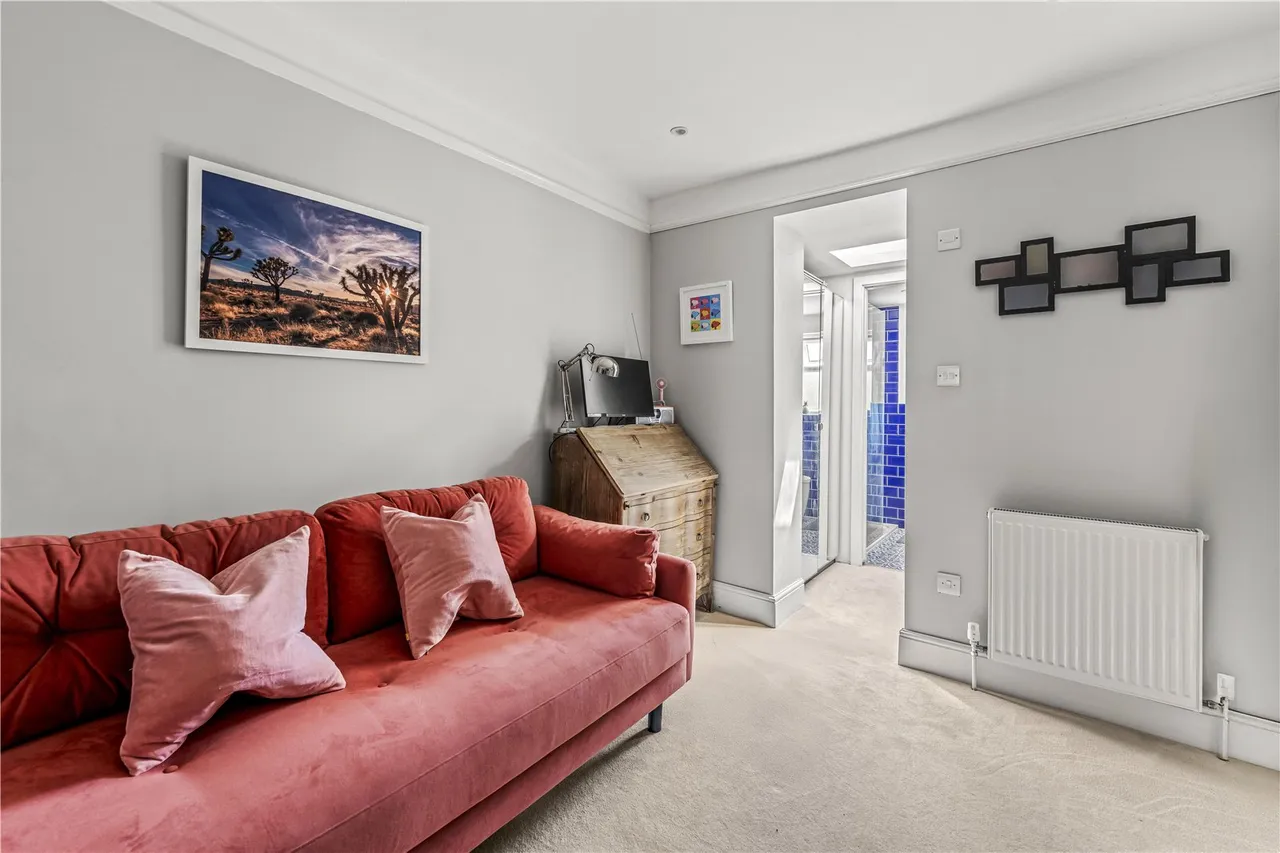 Avenue Road, Hampton, TW12 2BE, photo 11