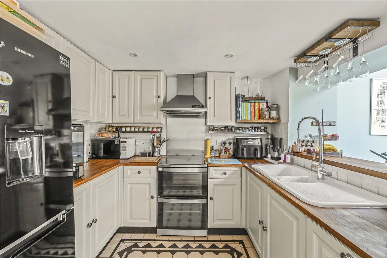 Avenue Road, Hampton, TW12 2BE, photo 7