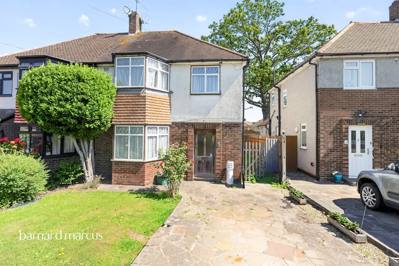 3 bed house for sale — Cunliffe Road, Epsom
