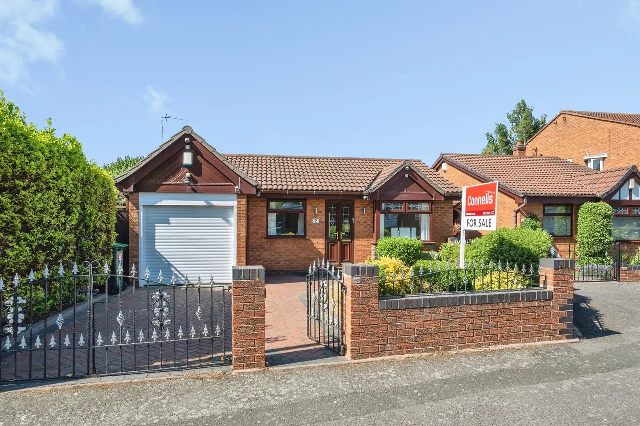 2 bed house for sale — Taylors Lane, West Bromwich