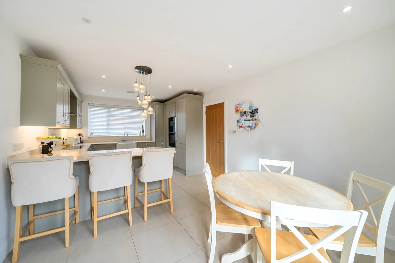Savoy Close, Harefield, UB9, photo 3
