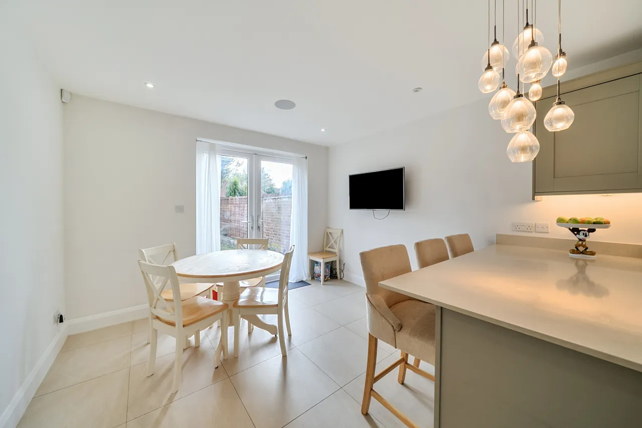 Savoy Close, Harefield, UB9, photo 11