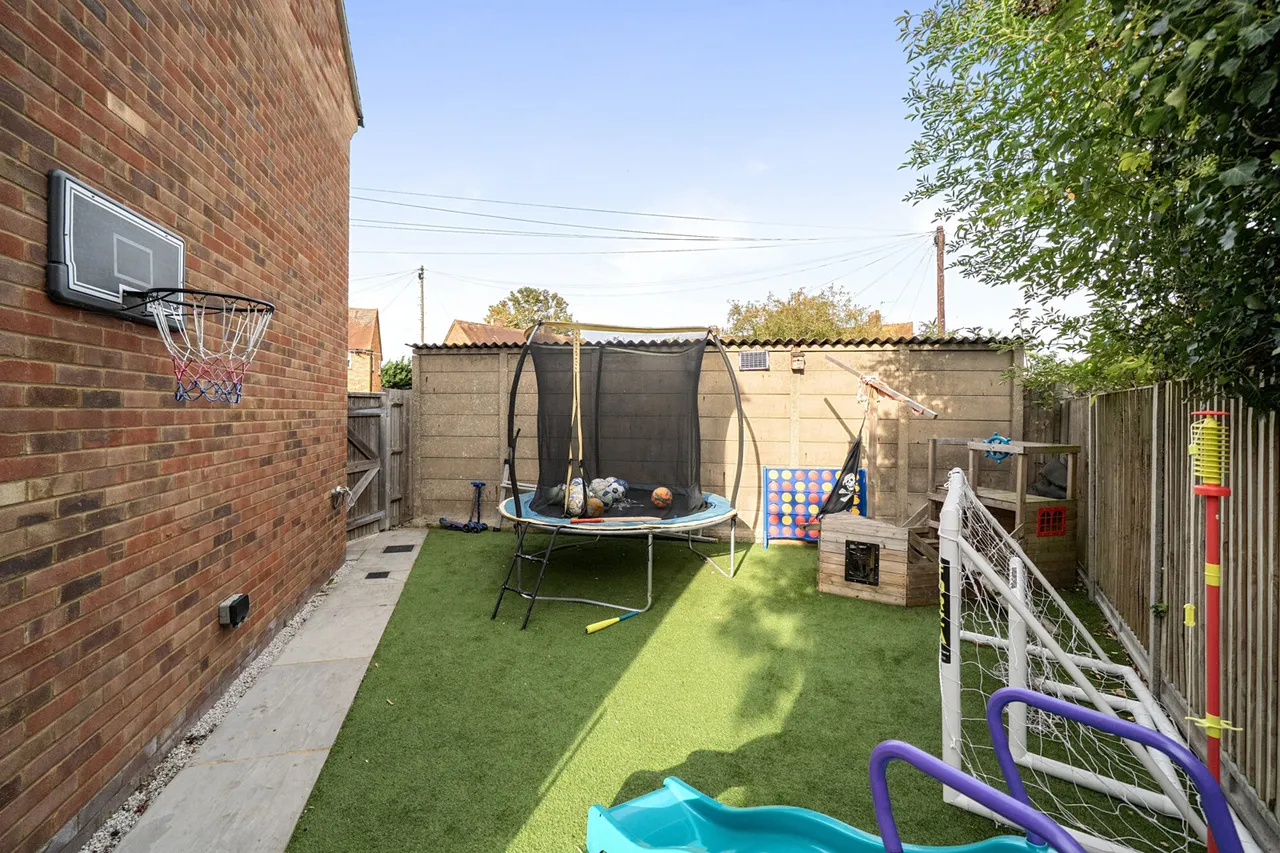 Savoy Close, Harefield, UB9, photo 20