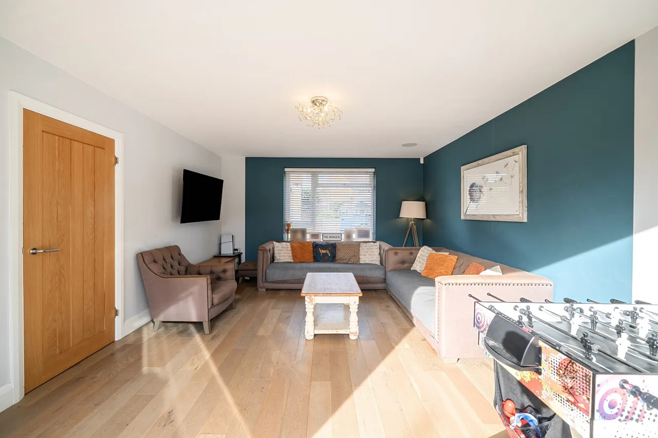 Savoy Close, Harefield, UB9, photo 4