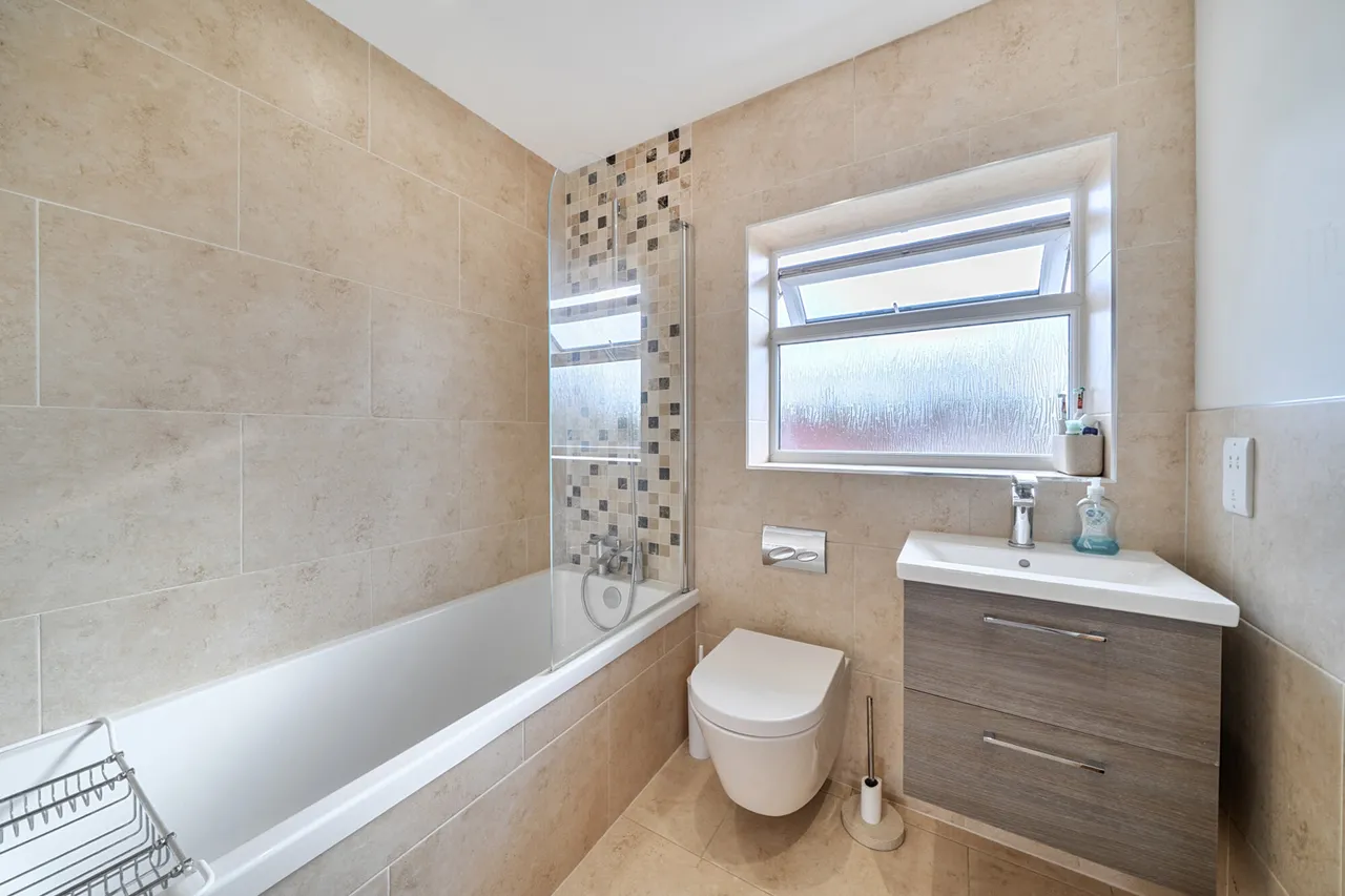 Savoy Close, Harefield, UB9, photo 9