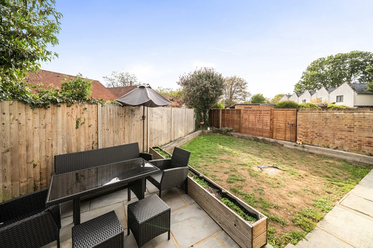 Savoy Close, Harefield, UB9, photo 10