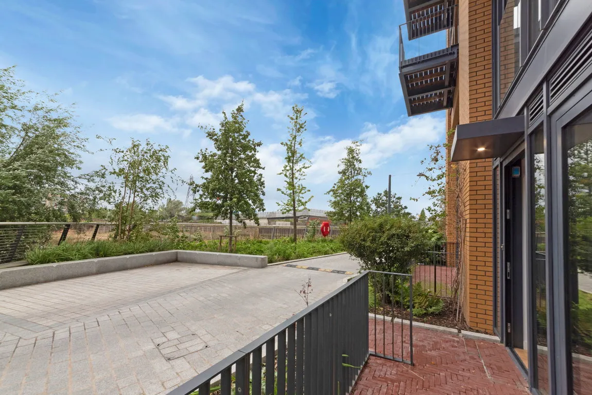 Lookout Lane, London, E14, photo 13