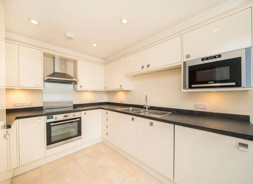 Plough Road, Epsom, KT19, photo 3