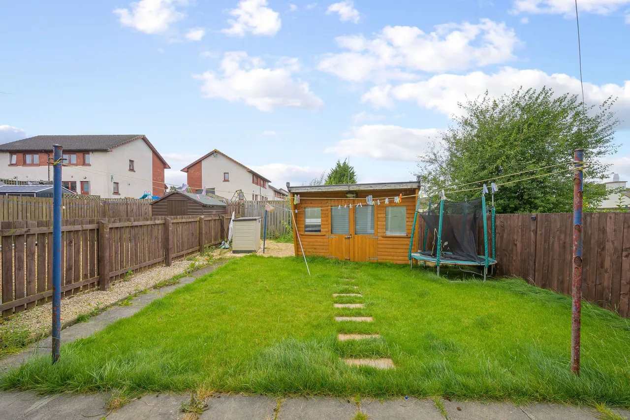 Bridgend Place, Whitburn, photo 15