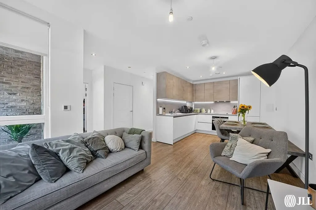 3 bed flat for sale, Madison Way, London, E20