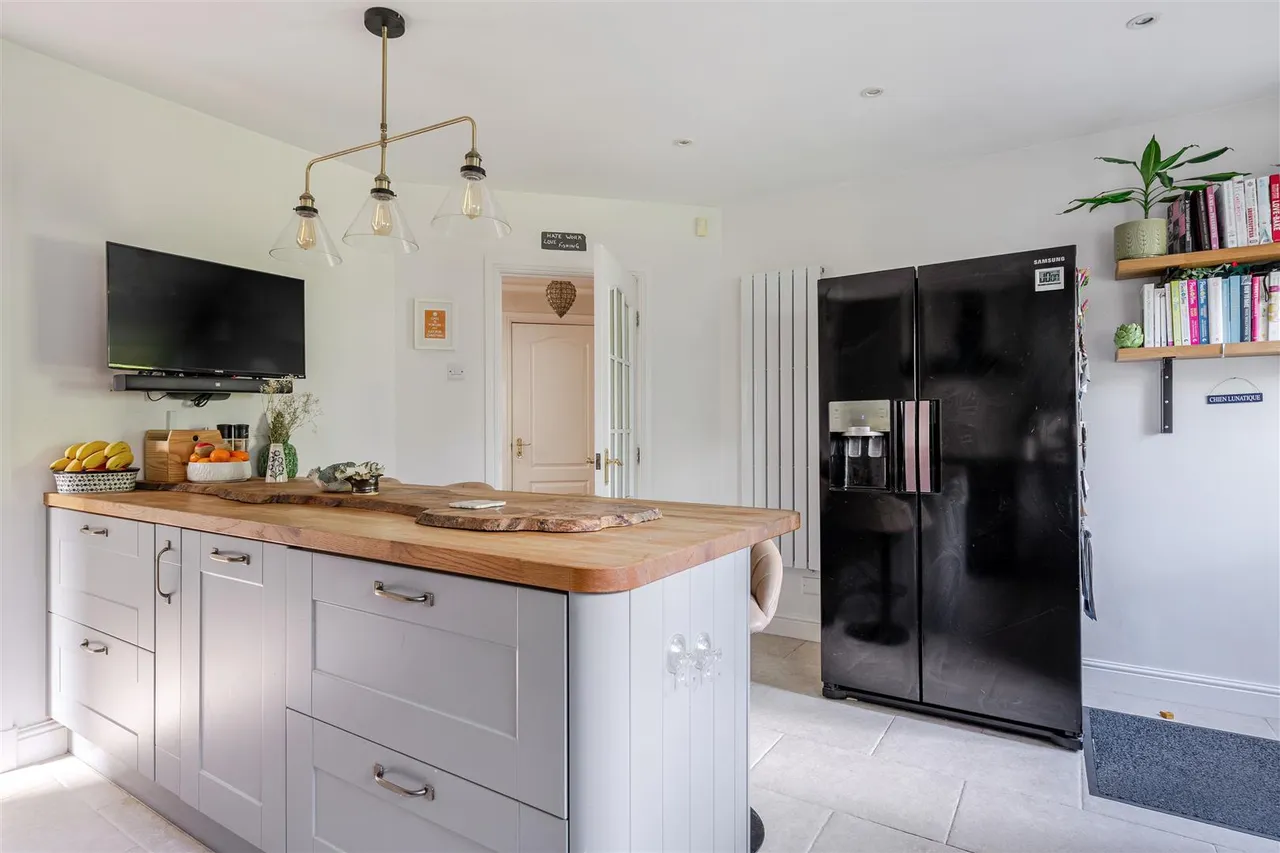 Martingale Road, Burbage, SN8, photo 17