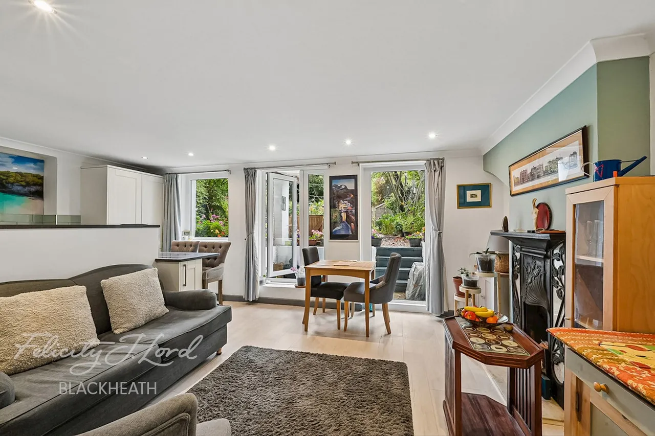 1 bed flat for sale, Vanbrugh Park, London