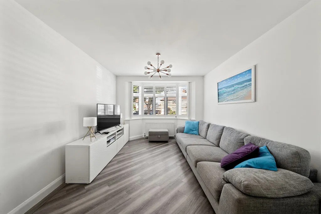 Shrubland Grove, Worcester Park KT4 8TB, photo 2