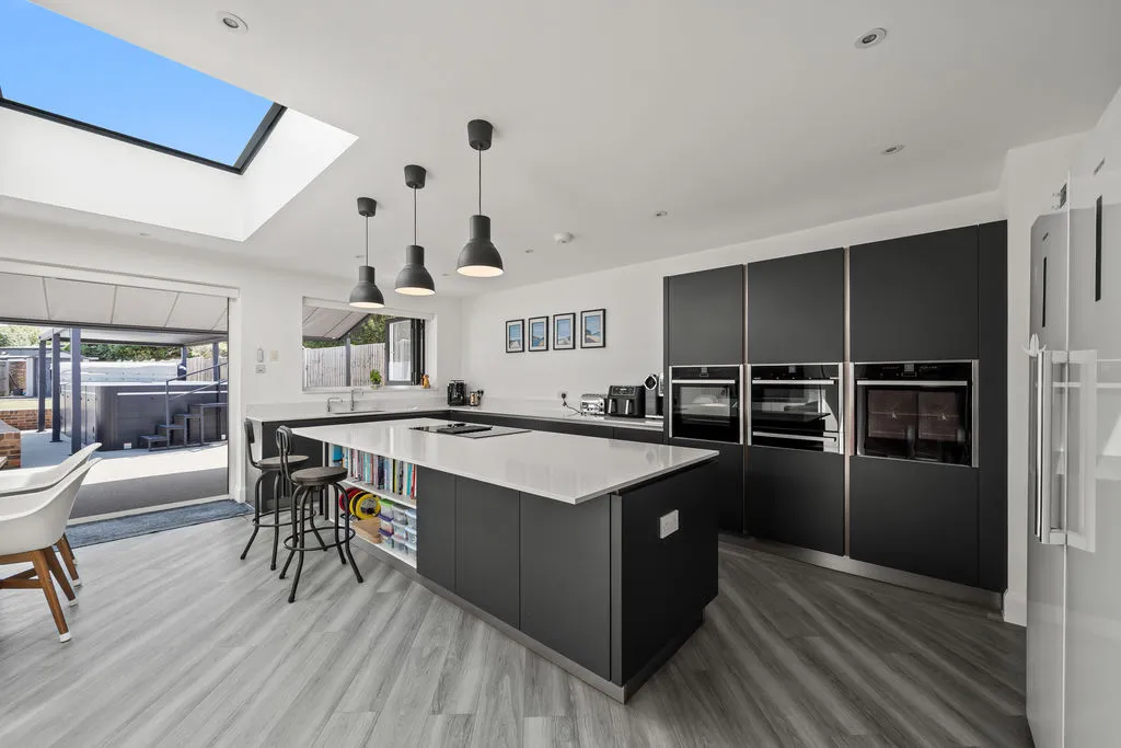 Shrubland Grove, Worcester Park KT4 8TB, photo 9