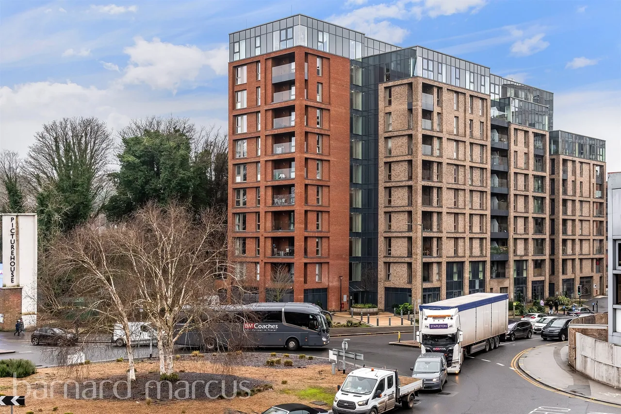 Marketfield Way, Redhill, RH1, photo 4