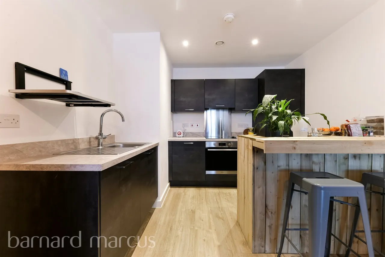 Marketfield Way, Redhill, RH1, photo 8