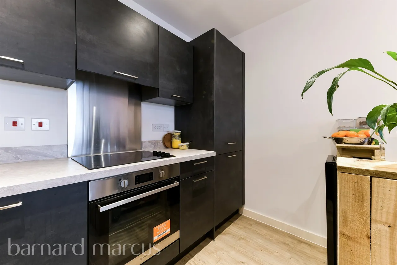 Marketfield Way, Redhill, RH1, photo 10
