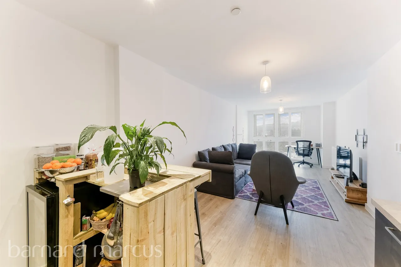 1 bed flat for sale, Marketfield Way, Redhill, RH1