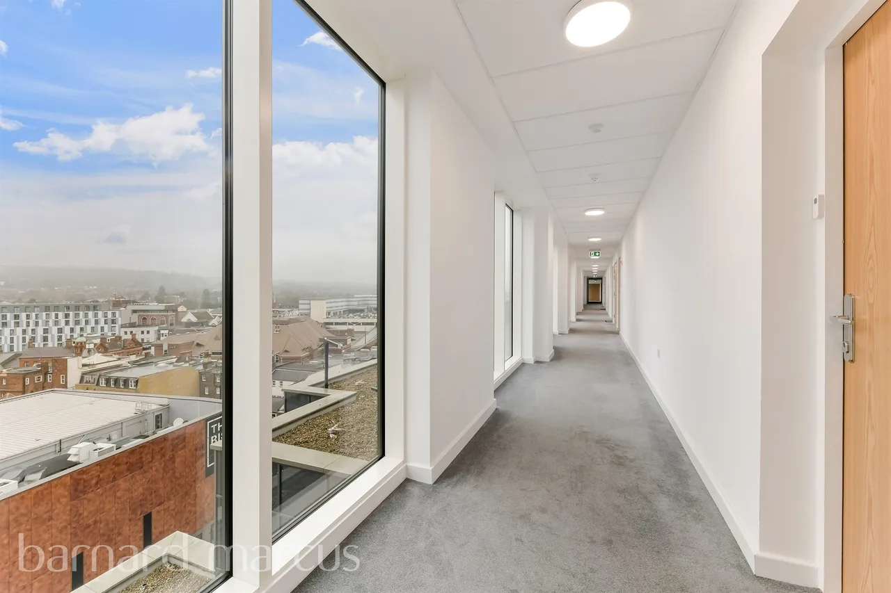 Marketfield Way, Redhill, RH1, photo 12