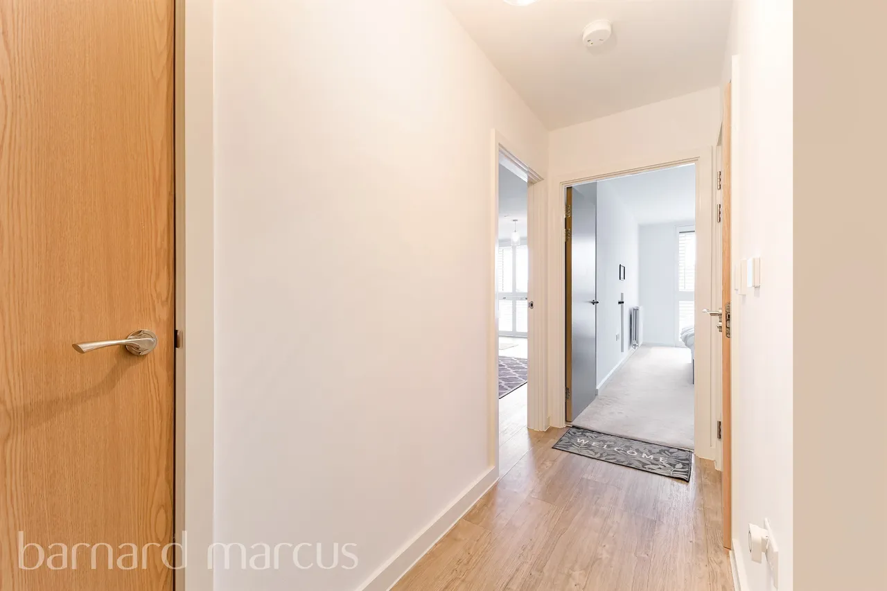 Marketfield Way, Redhill, RH1, photo 6