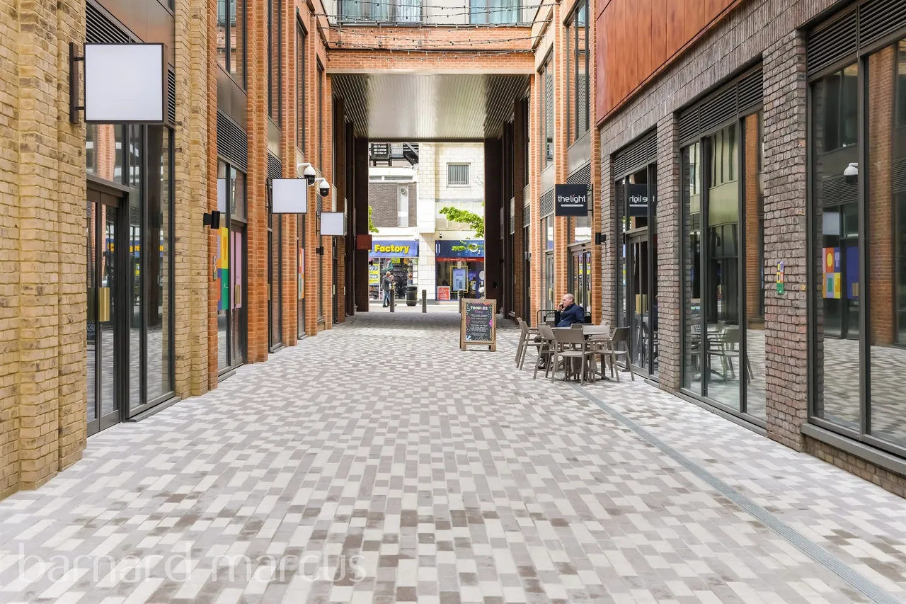 Marketfield Way, Redhill, RH1, photo 14