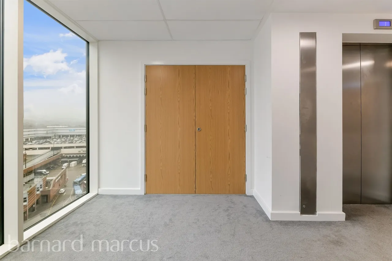 Marketfield Way, Redhill, RH1, photo 9