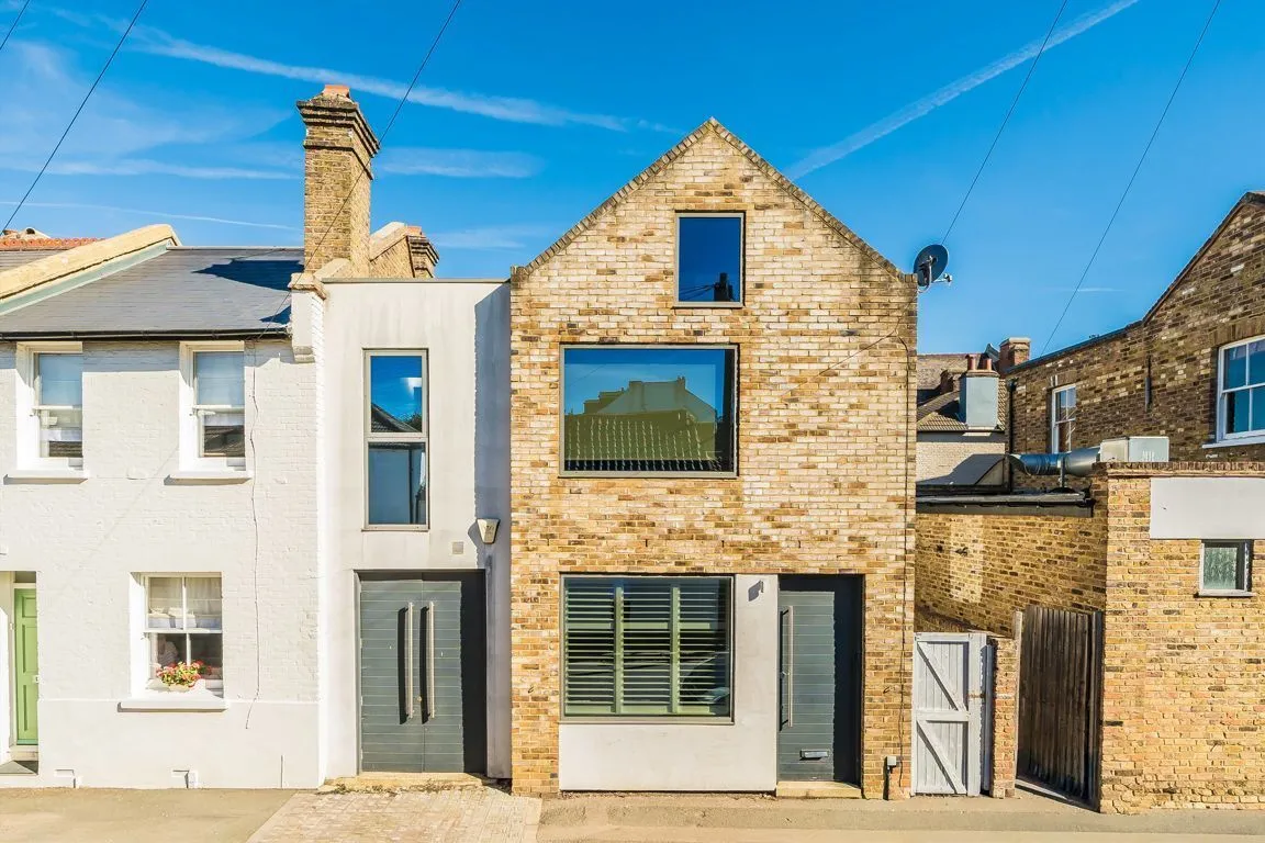 2 bed property for sale, May Road, TW2