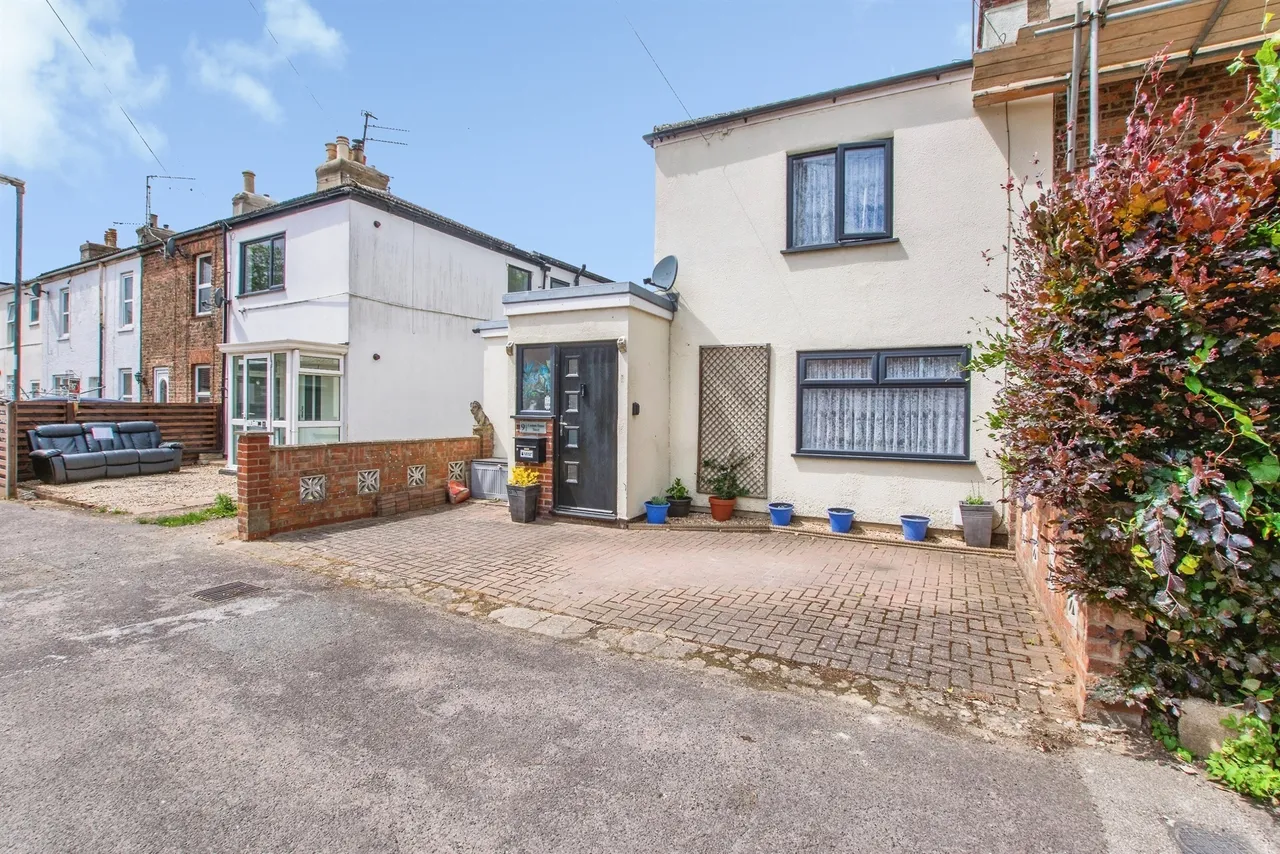 2 bed house for sale — Custom House Street, Sutton Bridge, Spalding