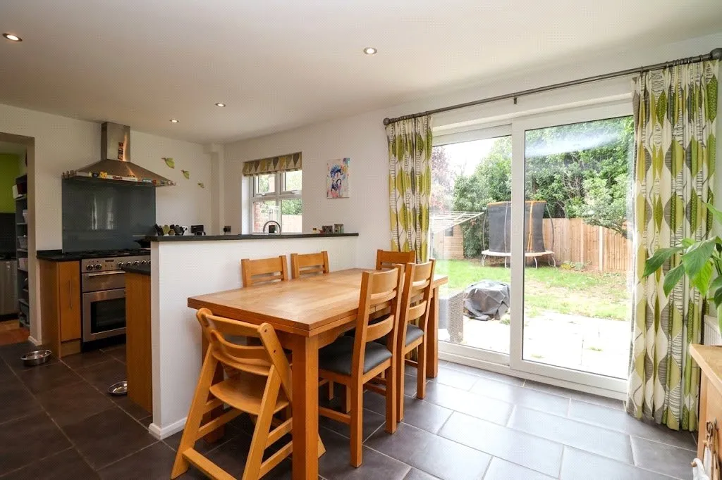Upton, Woking, GU21, photo 2